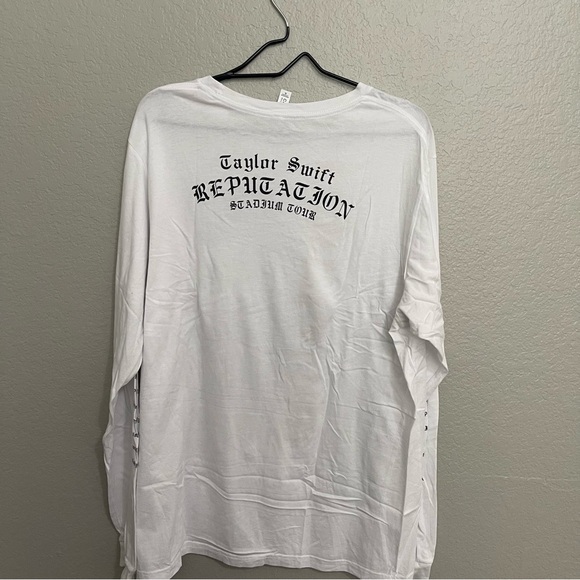 reputation on Stadium Tour Tee - Picture 4 of 5